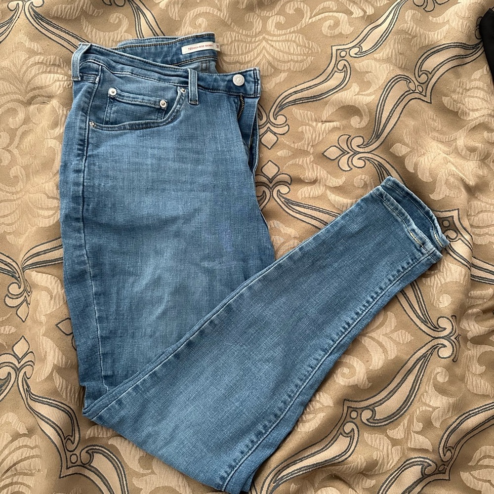 Light Levi’s Skinny Jeans